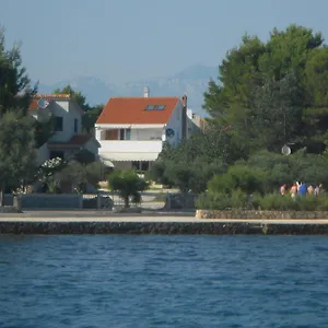 apartment-niko-vir.hotelinzadar.com/