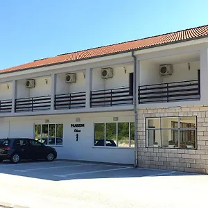 & Pansion Odmor 3* Rovanjska
