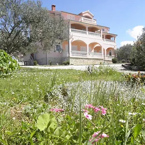 https://rooms-apartments-linda-mario.hotelinzadar.com