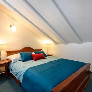 https://villa-meri.hotels-in-trogir.com